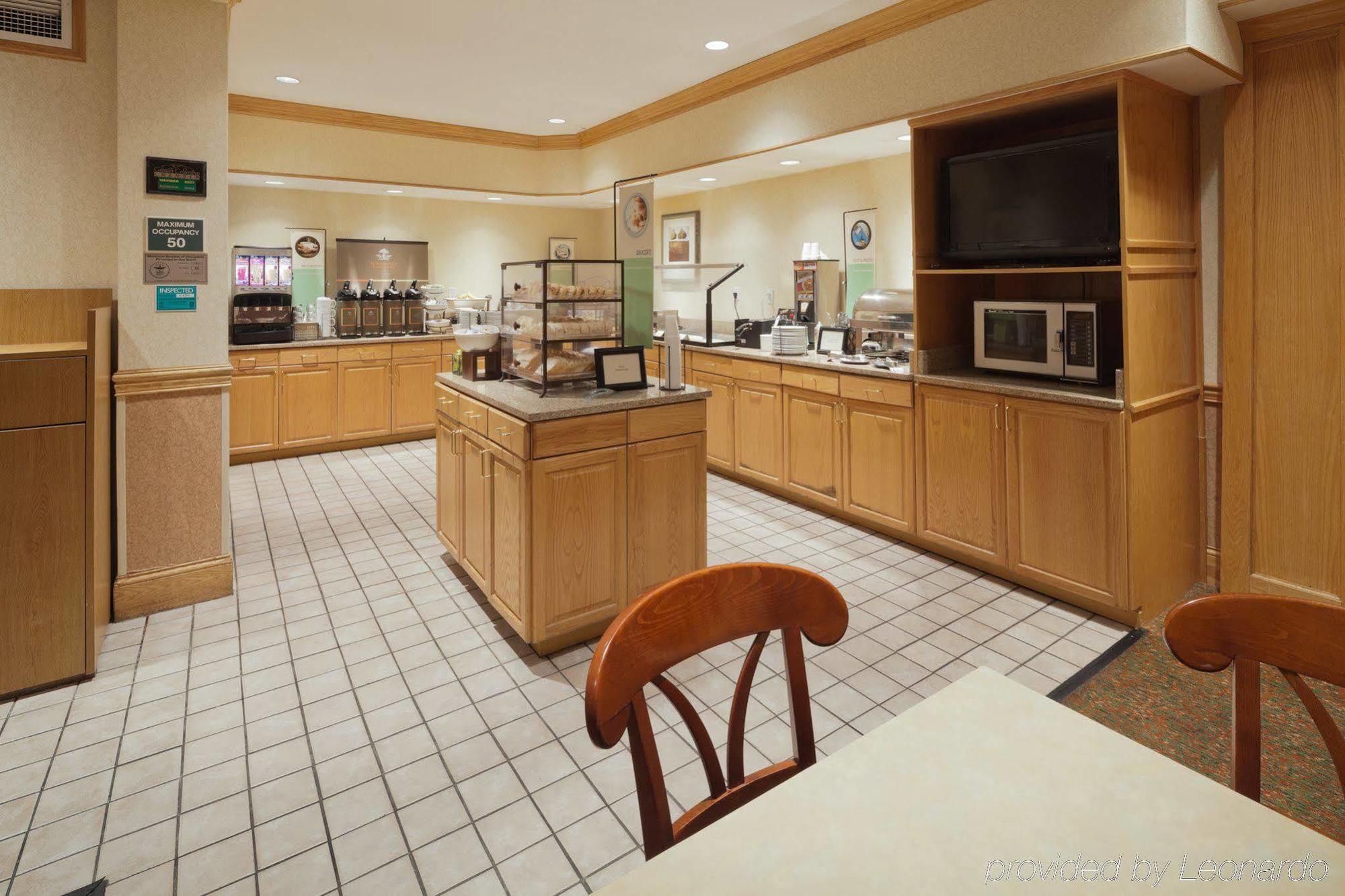 Holiday Inn Express & Suites - Columbus Airport East By Ihg Restoran fotoğraf