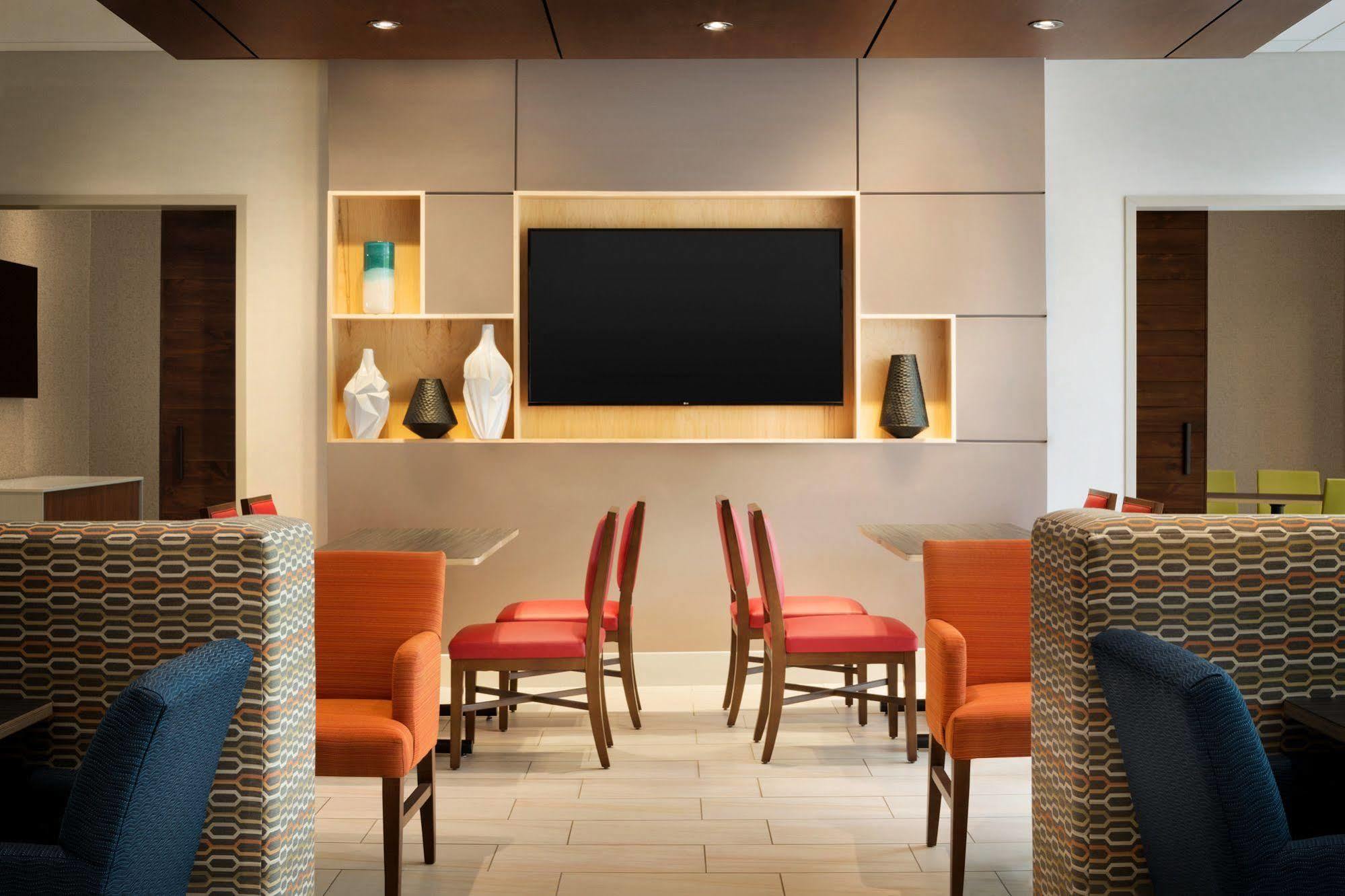 Holiday Inn Express & Suites - Columbus Airport East By Ihg Dış mekan fotoğraf