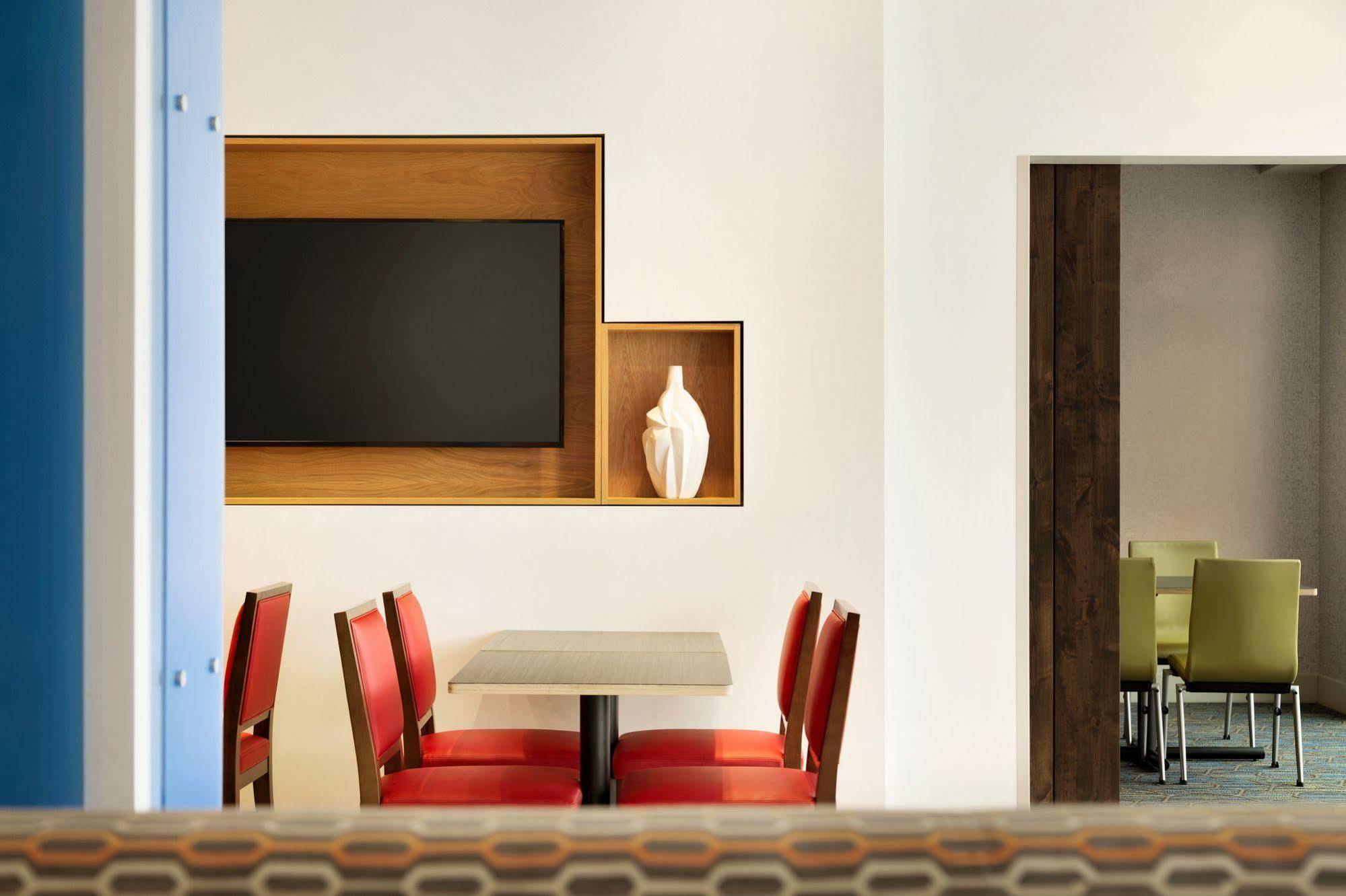 Holiday Inn Express & Suites - Columbus Airport East By Ihg Dış mekan fotoğraf