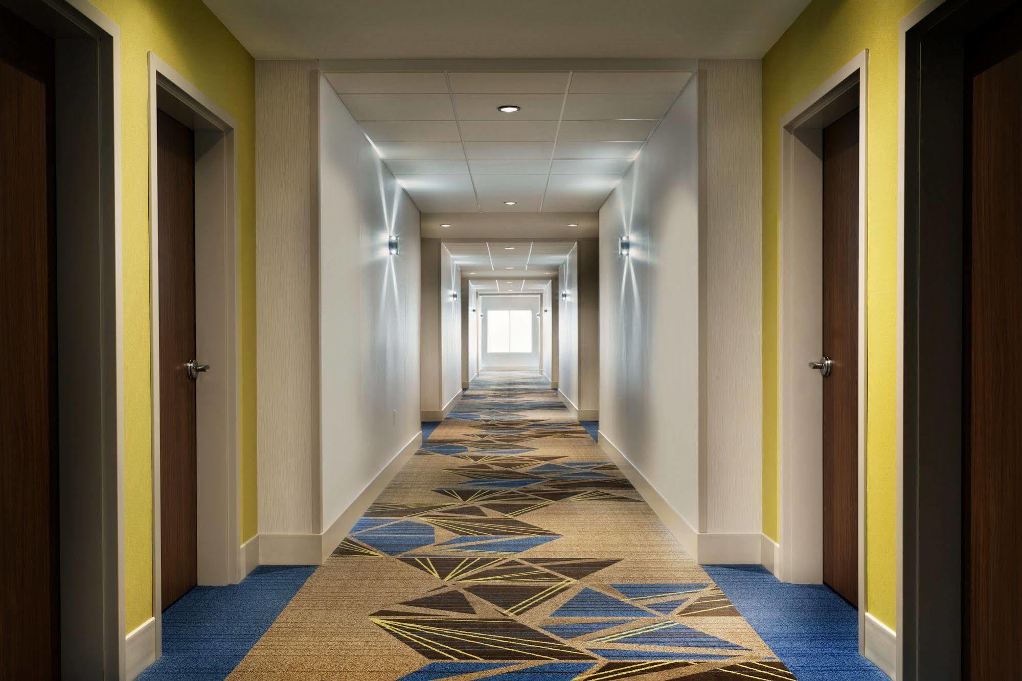 Holiday Inn Express & Suites - Columbus Airport East By Ihg Dış mekan fotoğraf